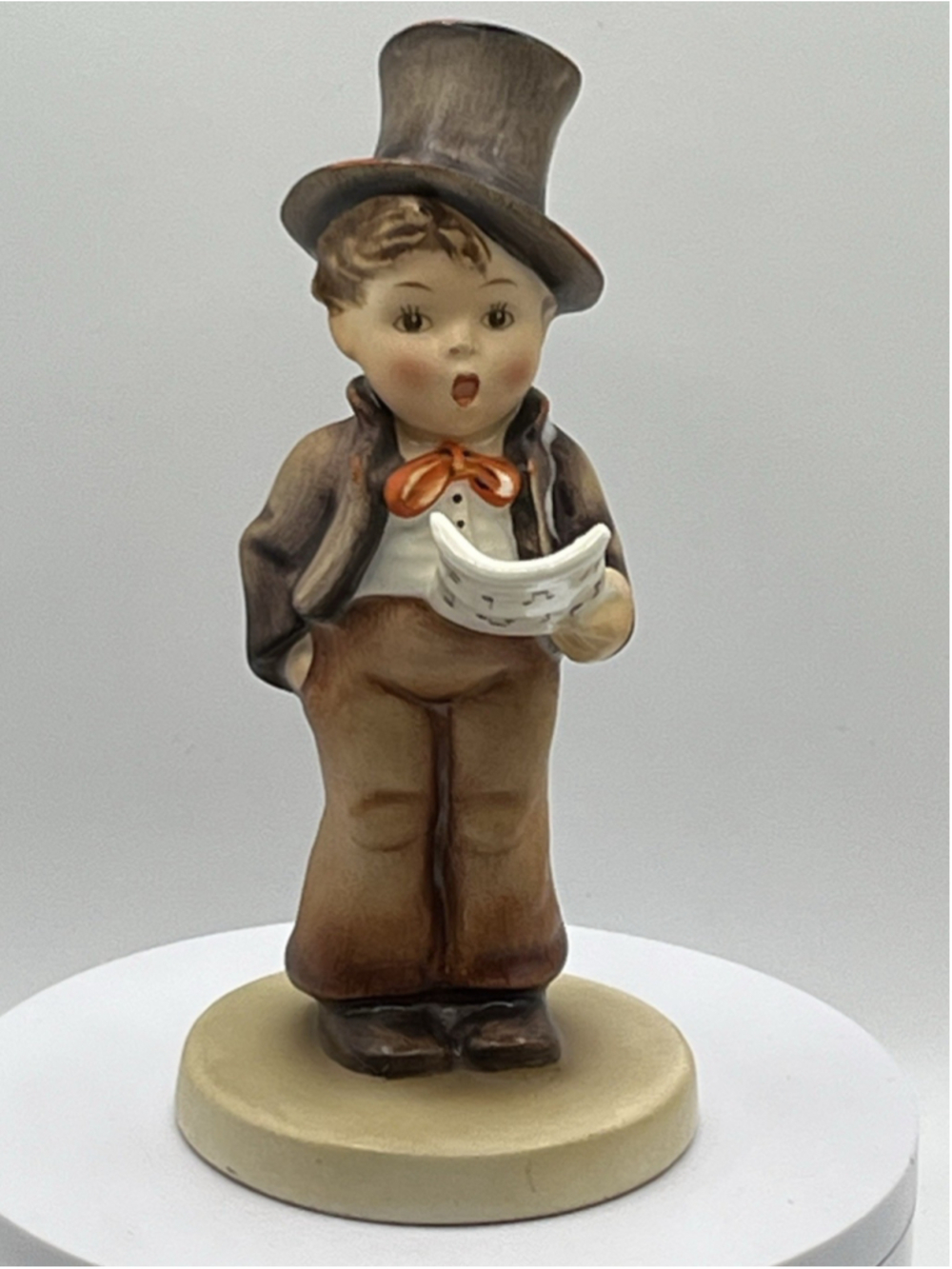 Goebel Hummel Street Singer Figurine TM3 Boy Singing #131 Great Condition SEE